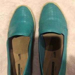 Turquoise leather Clark’s slip on size 9 1/2w.